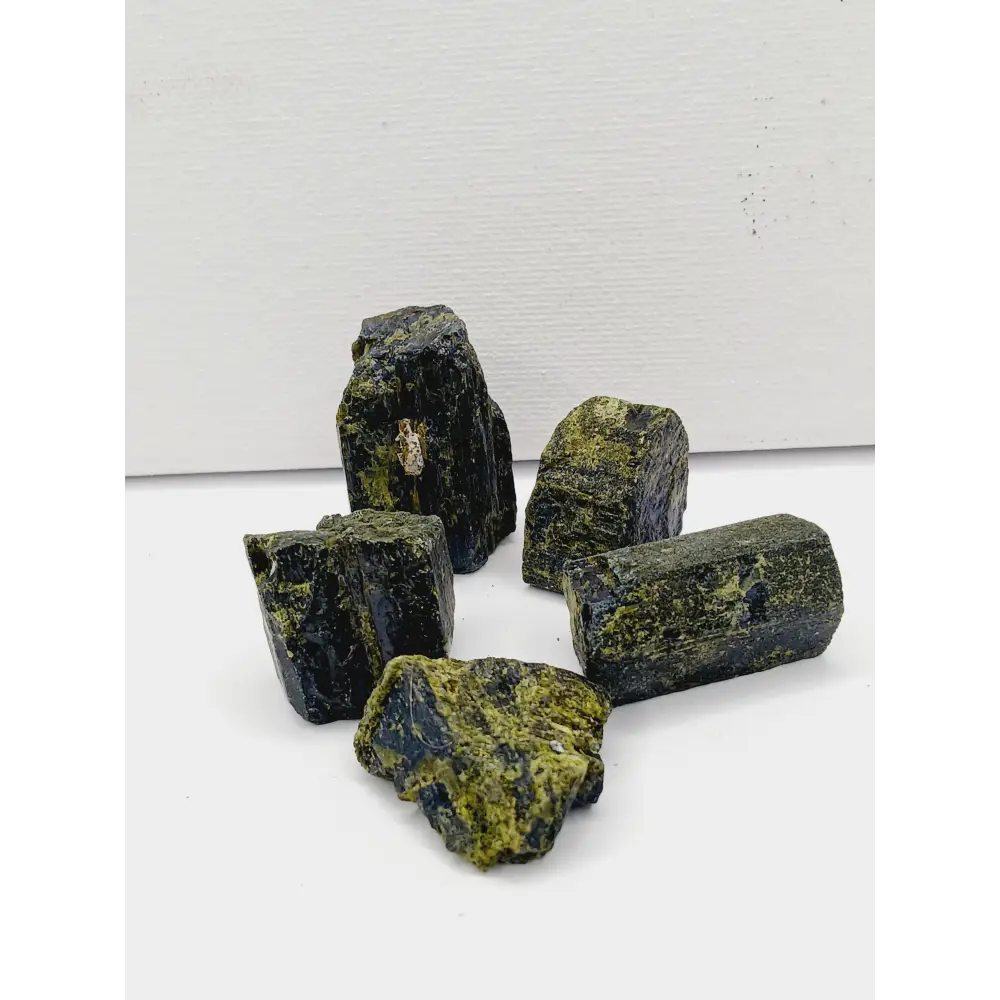 💚✨ Green Tourmaline Shaft – Healing Growth and Protection 🌱 - Specimens