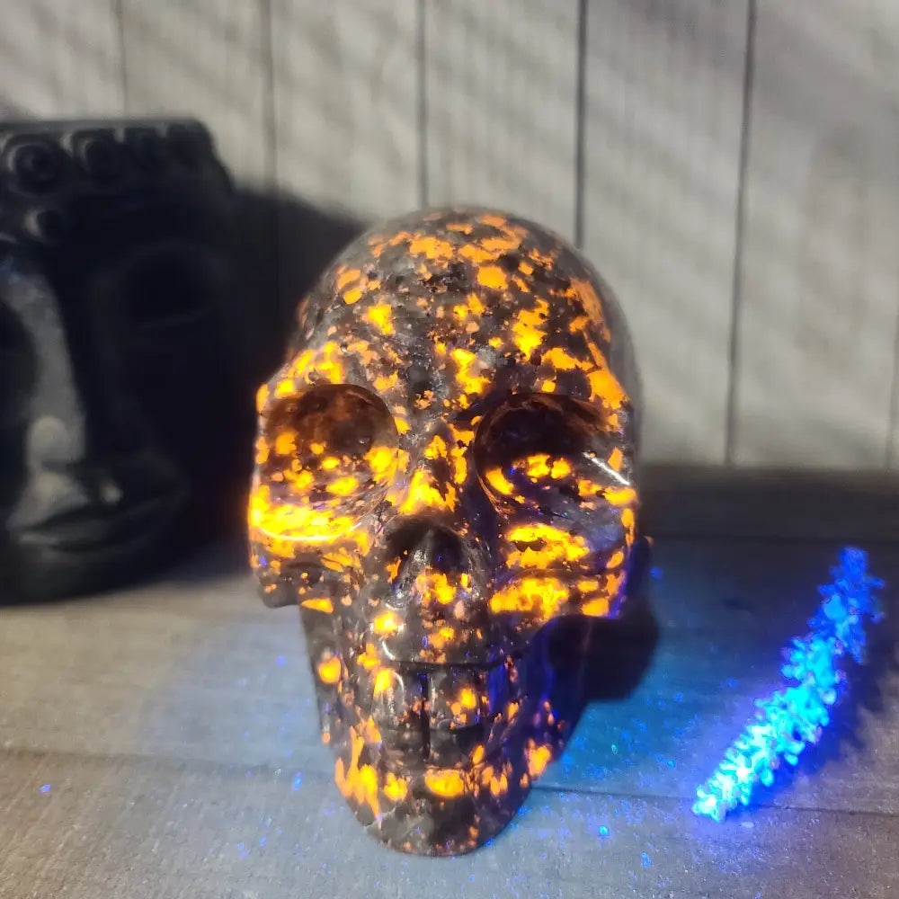 💀✨ Yooperlite Skulls – Glow-in-the-Dark Crystal Magic! 🔦🖤 - 2 - 4’’ - Carvings