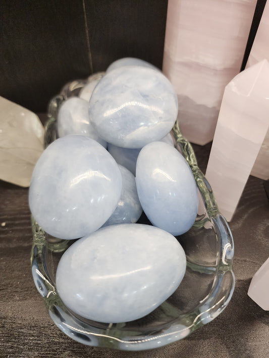🌈✨ Assorted Calcite Palmstones – Soothing Energy & Colorful Comfort! 🤲 - Blue - PALM