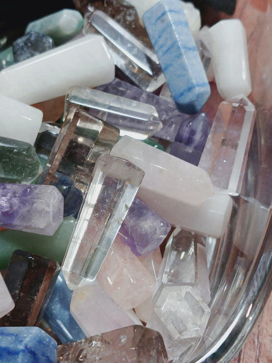 🔮✨ Assorted Crystal Points (1’’) – Pocket-Sized Energy & Versatile Magic! 🌟 - Towers