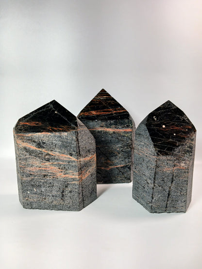 🖤🪨 Black Tourmaline with Hematite Tower – Double Protection and Deep Grounding ✨ - Specimens