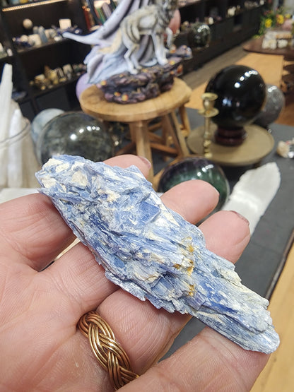 💙✨ Blue Kyanite Specimen Chunks – Alignment Communication and High-Vibrational Energy! 🌌 - Tumbles