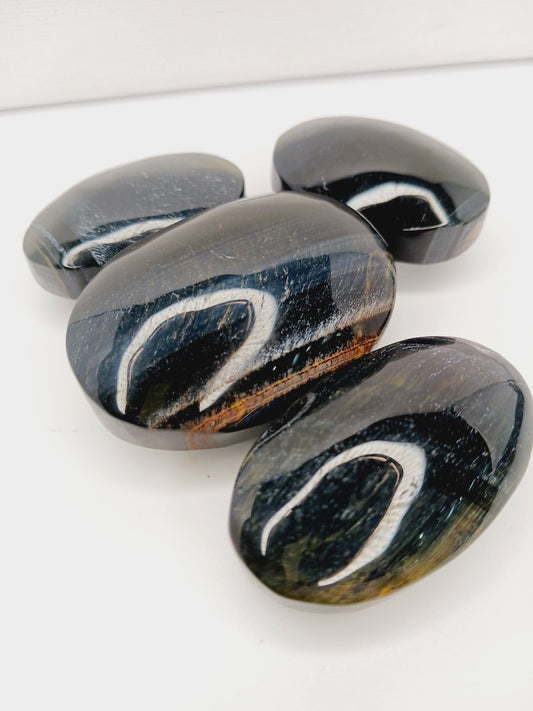 🌊🖤 Blue Tiger’s Eye Palm Stone – Insight Calm and Protective Energy ✨ - PALM
