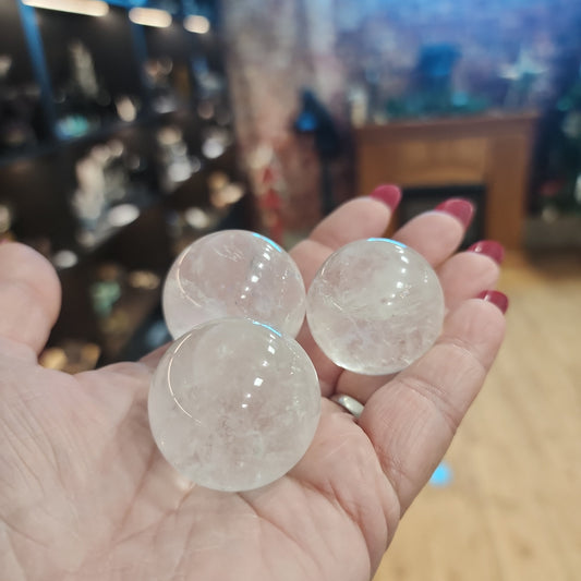 CLEAR QUARTZ SPHERE - 1 iNTUITIVE PICK ONLINE - Spheres