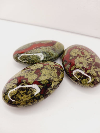 🐉🌿 Dragon’s Blood Palm Stone – Courage Healing and Vitality ✨ - PALM