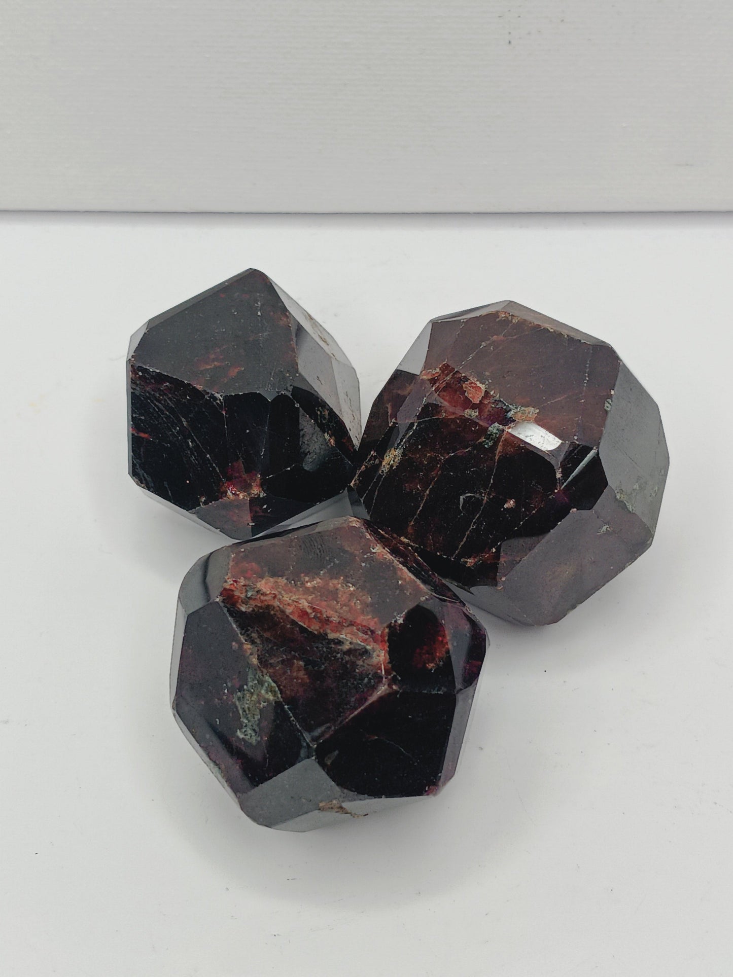❤️✨ Garnet Piece (Intuitive Pick) – Passion Strength and Vitality 🔥 - Medium - 2’’