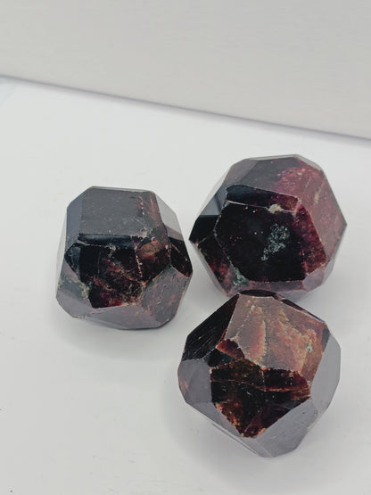 ❤️✨ Garnet Piece (Intuitive Pick) – Passion Strength and Vitality 🔥 - Small - 1.5’’