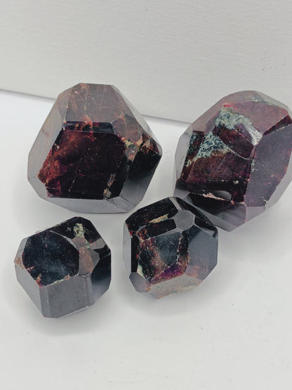 ❤️✨ Garnet Piece (Intuitive Pick) – Passion Strength and Vitality 🔥