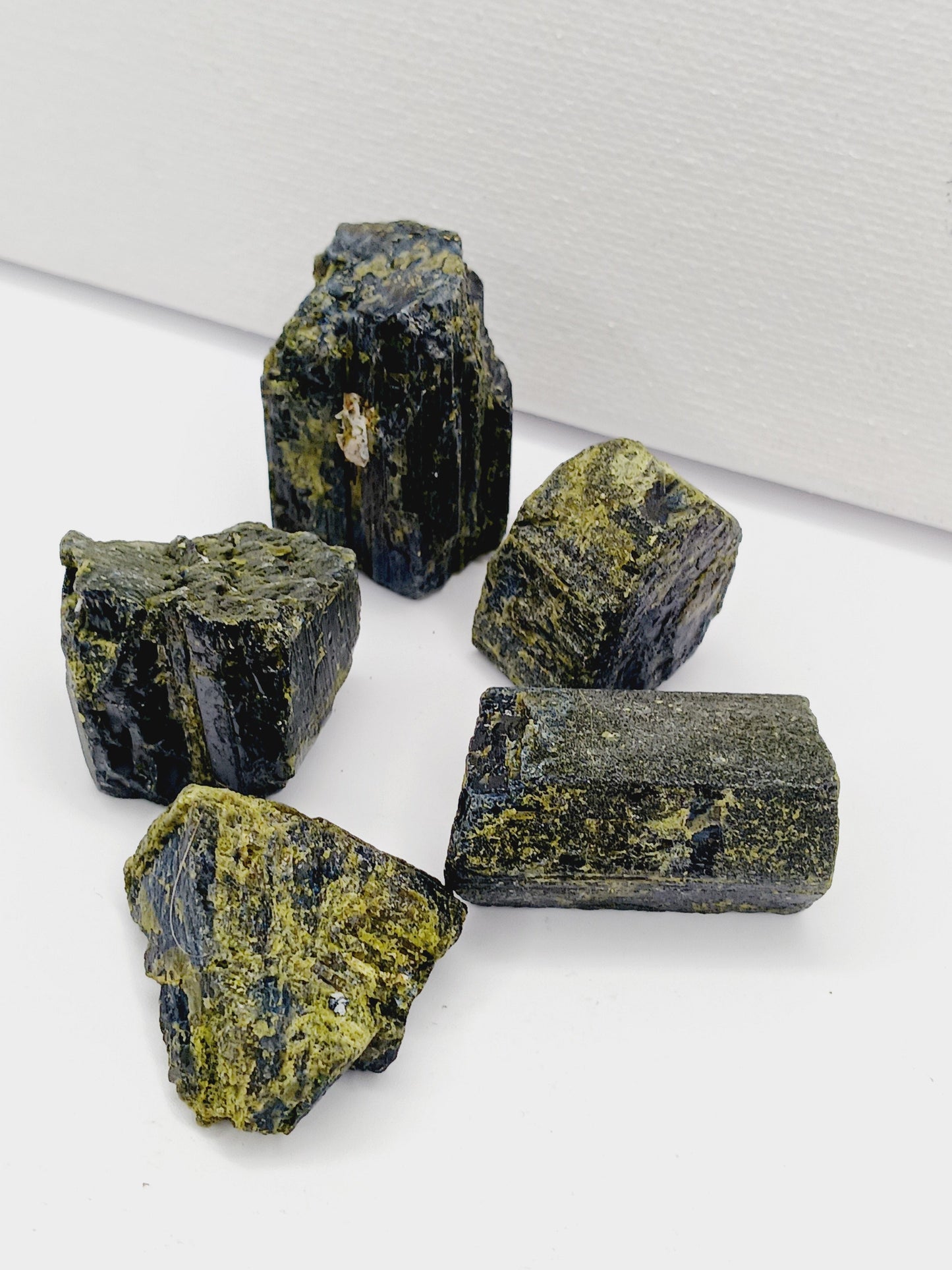 💚✨ Green Tourmaline Shaft – Healing Growth and Protection 🌱 - Specimens