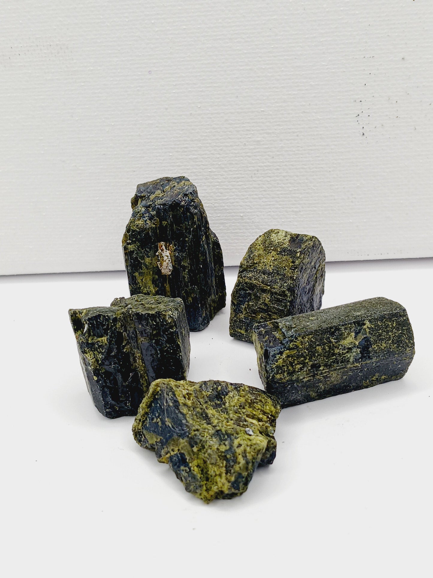💚✨ Green Tourmaline Shaft – Healing Growth and Protection 🌱 - Specimens