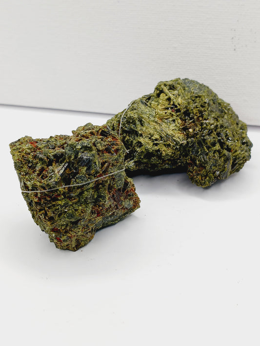 💚✨ Green Tourmaline Specimen – Healing Growth and Protection 🌱 - Specimens
