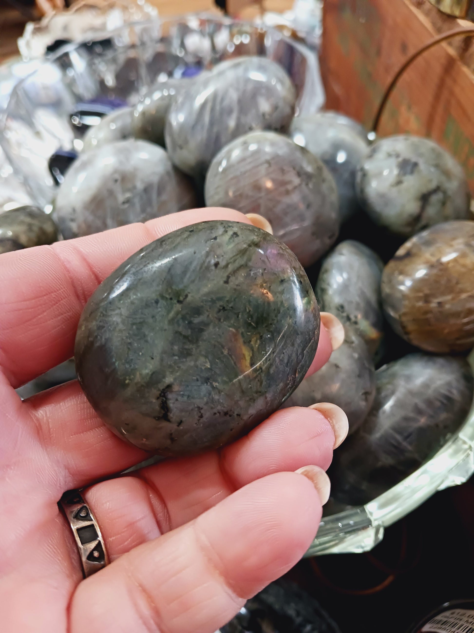 🌌✨ Labradorite Palmstone Intuitive Pick – Magic Protection and Transformation 🤲 - PALM