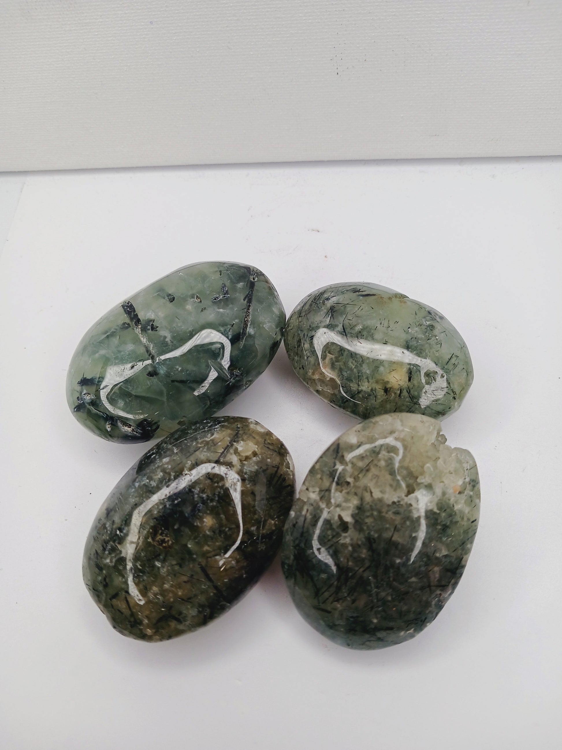 💚✨ Prehnite Palm stone (Intuitive Pick) – Heal Soothe and Connect with Heart Wisdom 🌿 - PALM