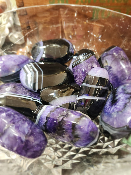 💜✨ Purple Dyed Agate Palmstone – Uplifting Energy & Peaceful Vibes! 🤲 - PALM
