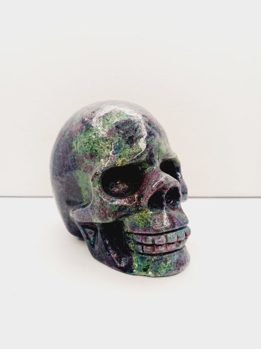 💎✨ Ruby in Blue Kyanite Skull – Vitality Insight and Energetic Alignment 🧠 - Carvings