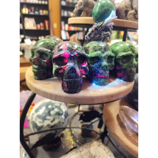 💀✨ Ruby Zoisite Skull (2.75’’) – Vitality Transformation & Heart Healing! 💚❤️ - Carvings
