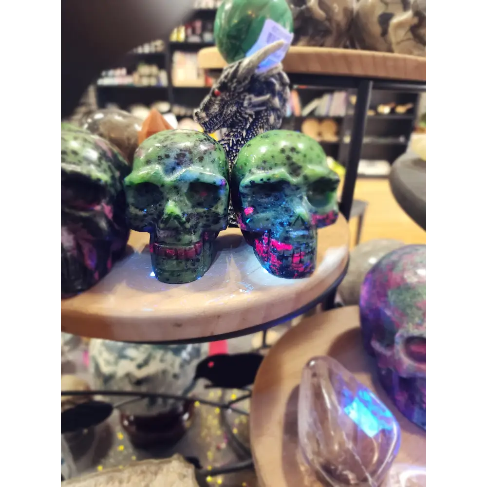 💀✨ Ruby Zoisite Skull (2.75’’) – Vitality Transformation & Heart Healing! 💚❤️ - Carvings