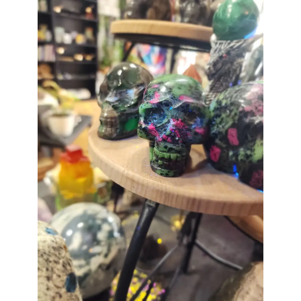 💀✨ Ruby Zoisite Skull (2.75’’) – Vitality Transformation & Heart Healing! 💚❤️ - Carvings