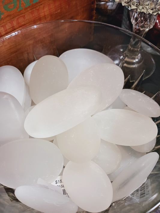🤍✨ Selenite Palmstones – Cleansing Clarity and Pure High-Vibrational Energy! 🌙 - PALM