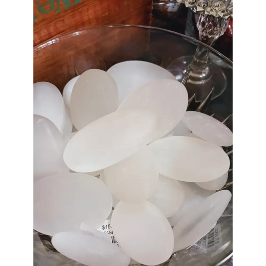 🤍✨ Selenite Palmstones – Cleansing Clarity and Pure High-Vibrational Energy! 🌙 - PALM