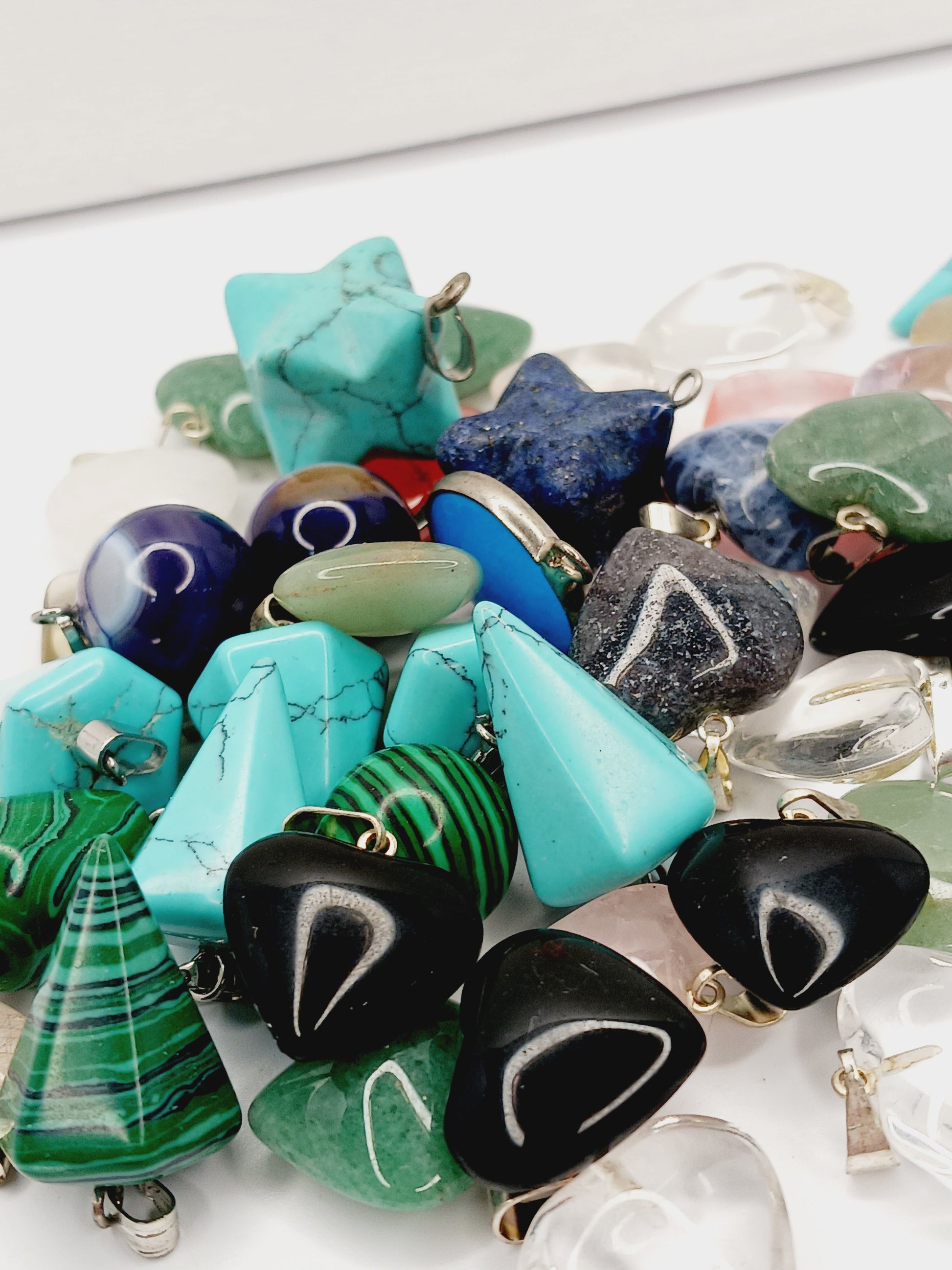 🔹✨ Small Assorted Stone Pendant – Energy Variety and Everyday Magic 🌟 - Jewelry