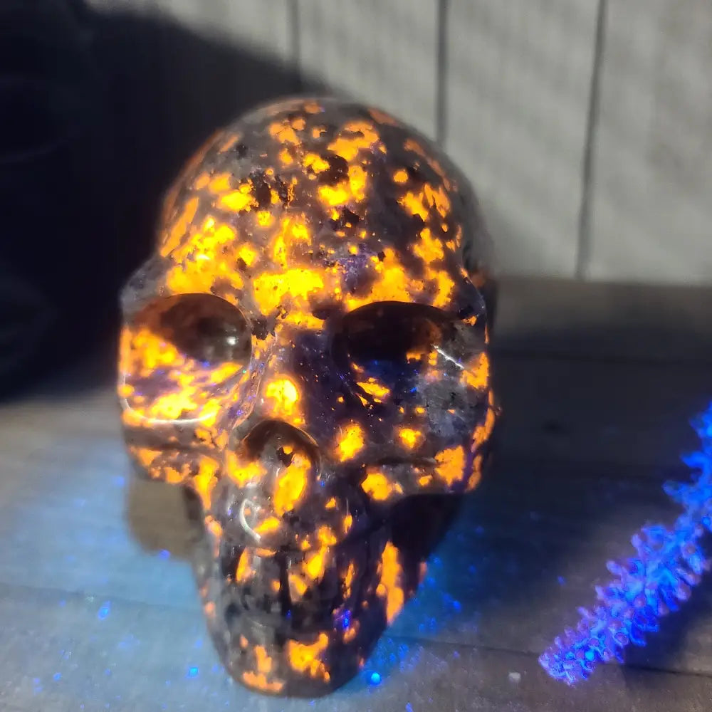 💀✨ Yooperlite Skulls – Glow-in-the-Dark Crystal Magic! 🔦🖤 - 1 - 4’’ - Carvings